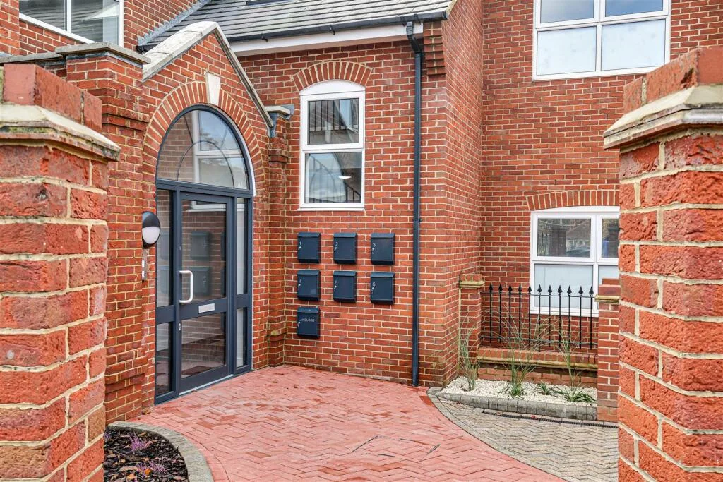 Falcon House — Westerham, Kent, photo 3